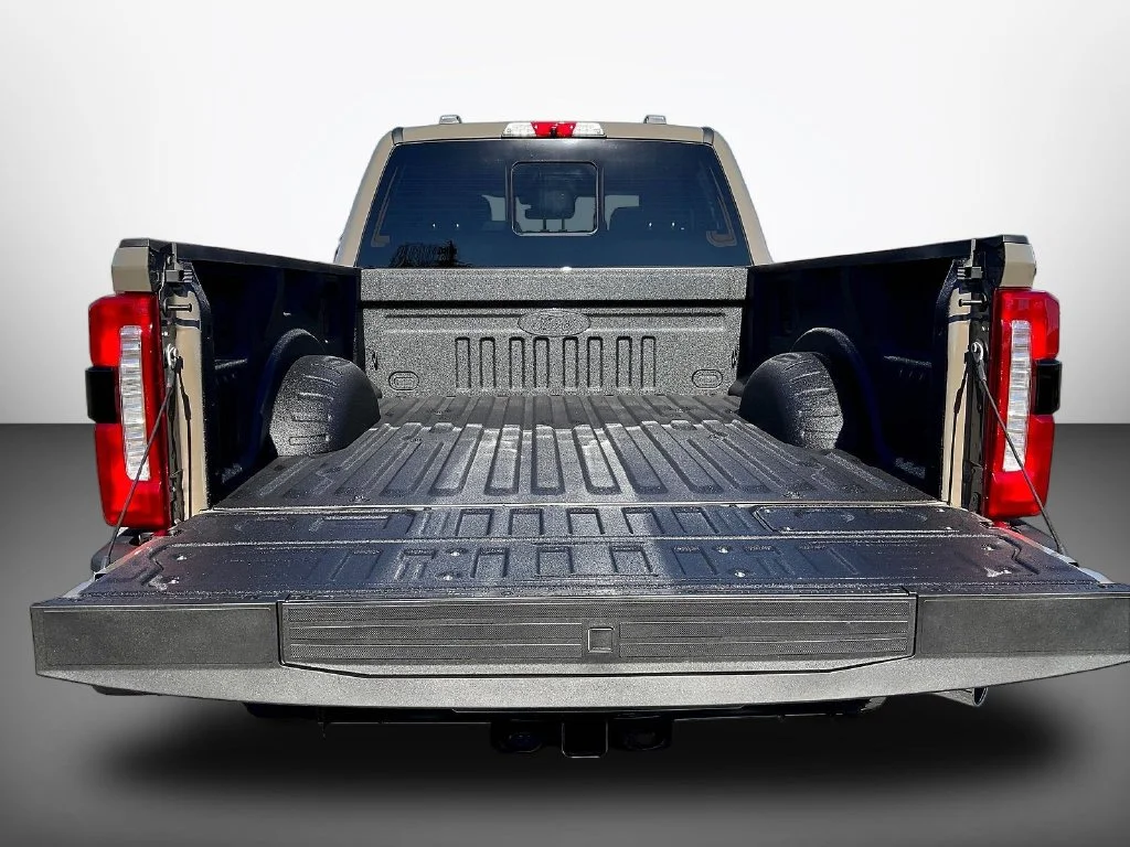 New 2027 Marsh Gray Metallic Ford F-250® Lariat® image 17