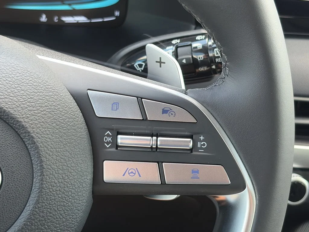 Used 2025 Gray Hyundai SEL image 25