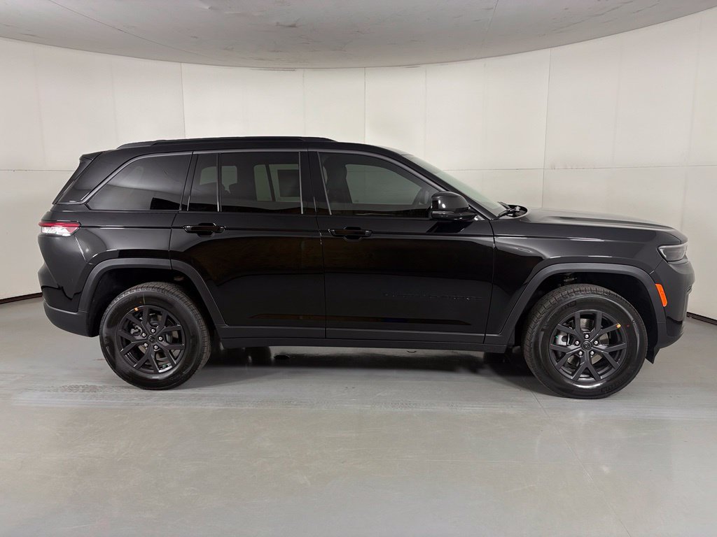 New 2027 High-Gloss Black Paint Jeep Altitude image 9