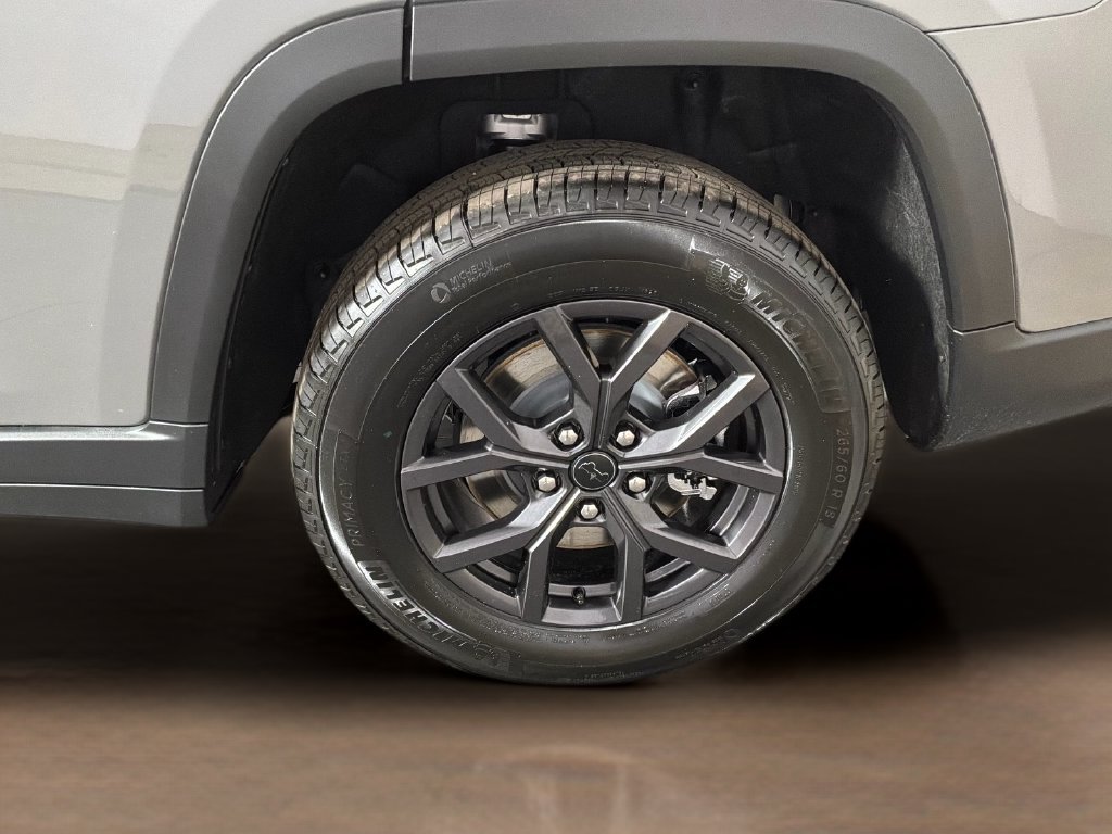 New 2027 Sting-Gray Clear-Coat Paint Jeep Laredo Altitude image 10