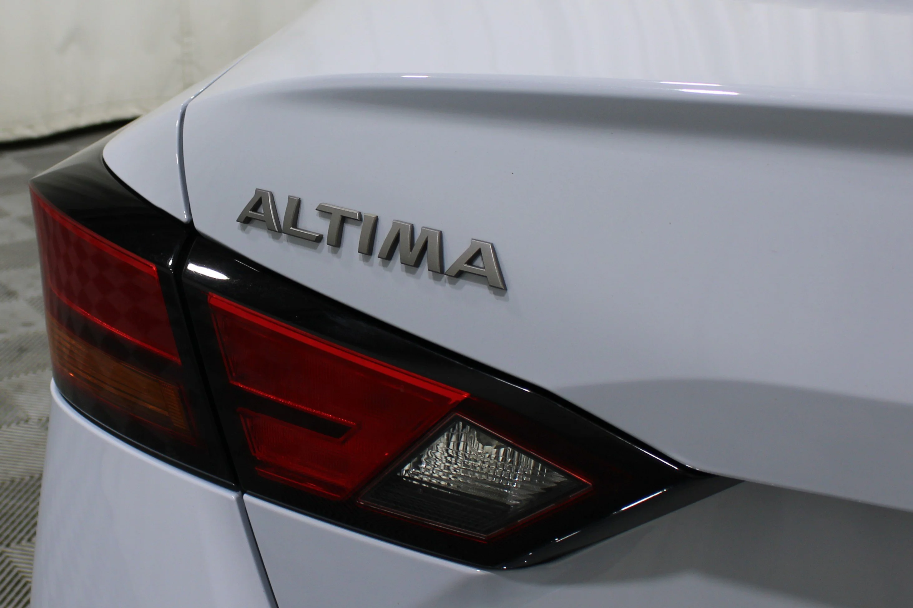 2023 Nissan Altima SR - Photo 27