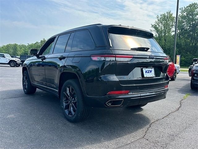 New 2024 Diamond Black Crystal Pearl-Coat Exterior Paint Jeep Anniversary Edition 4xe image 5