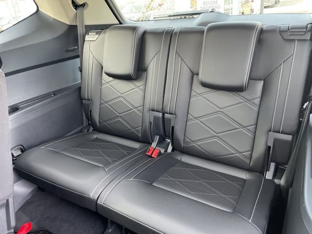 Certified Used 2025 Gray Volkswagen 2.0T SE w/Technology image 13