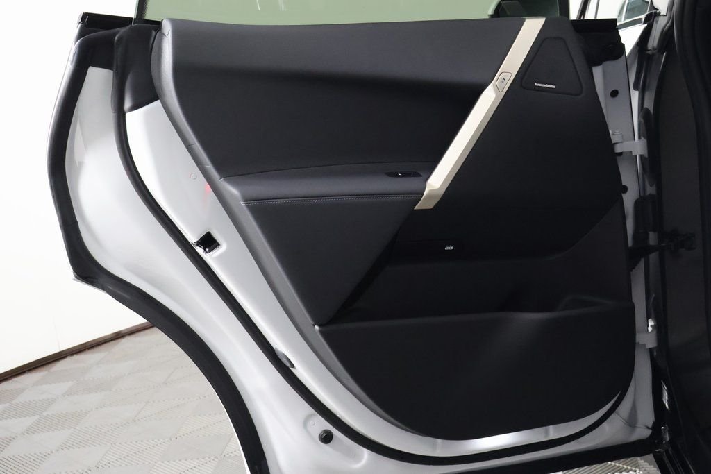 Certified Used 2025 White Metallic BMW xDrive50 image 13