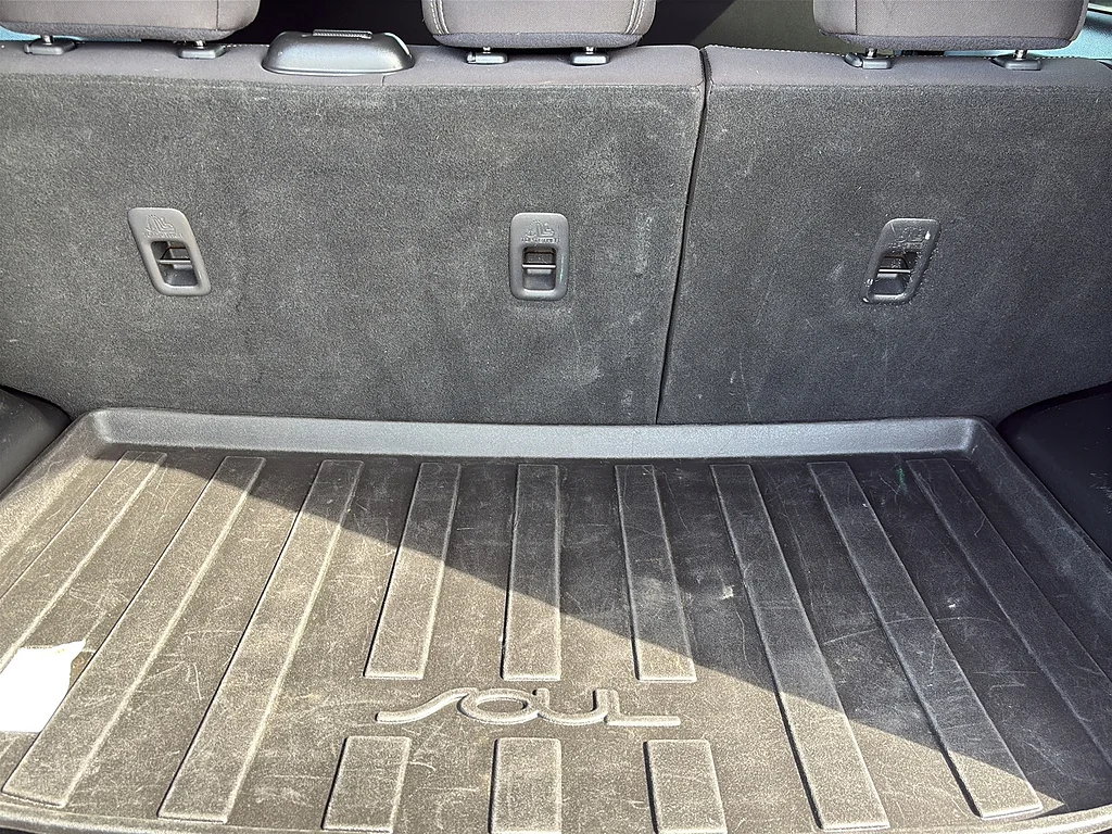 Used 2019 Titanium Gray Kia  image 18