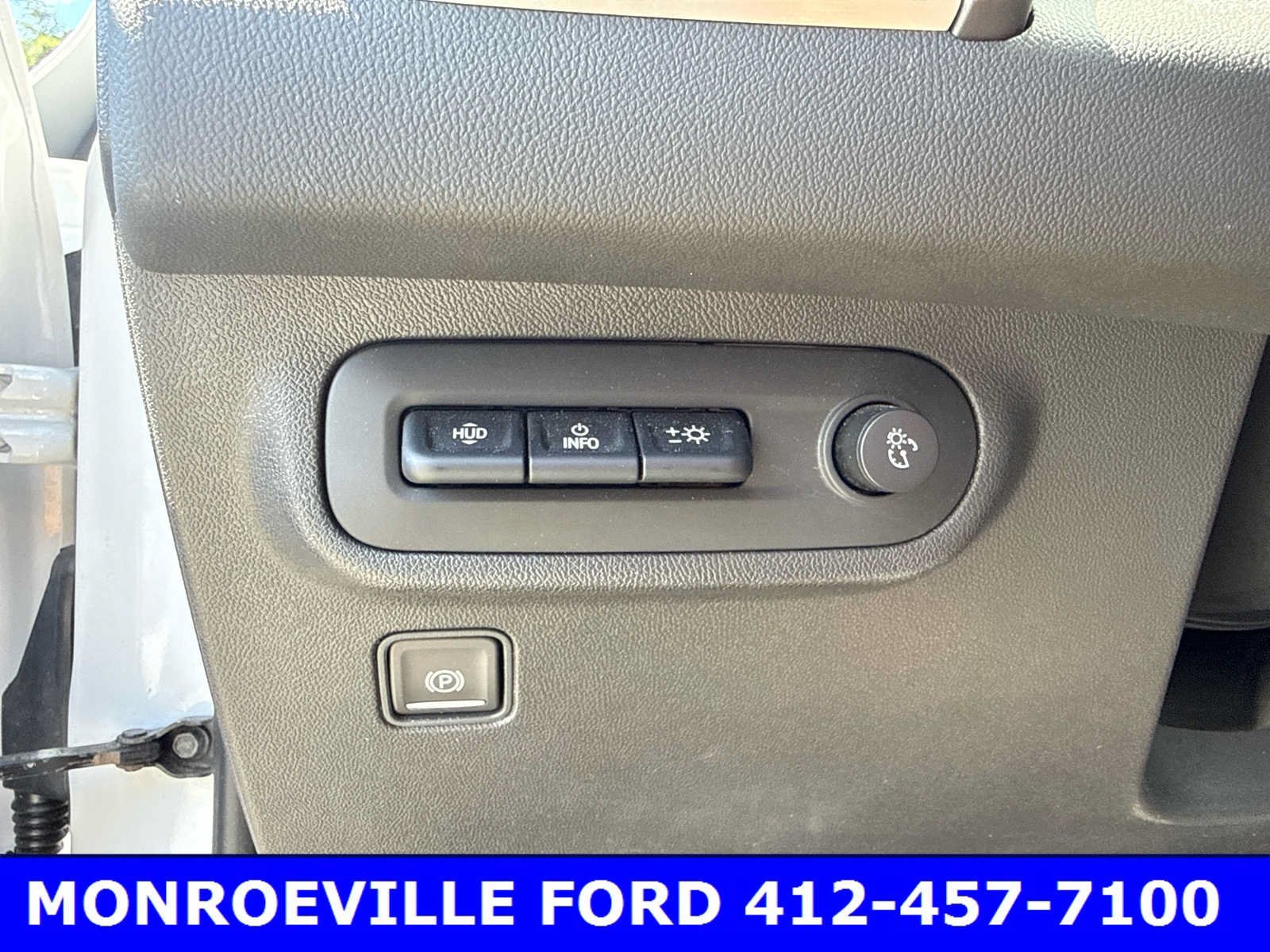 Used 2023 White Frost Tricoat GMC SLT image 11
