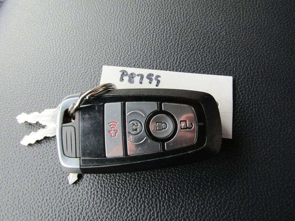 Used 2024 Gray Metallic Ford Lariat image 18
