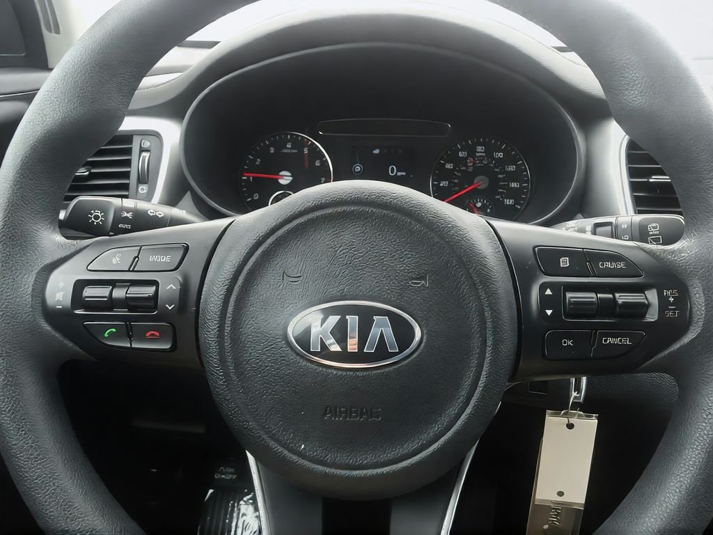 Used 2018 Silver Kia L image 22