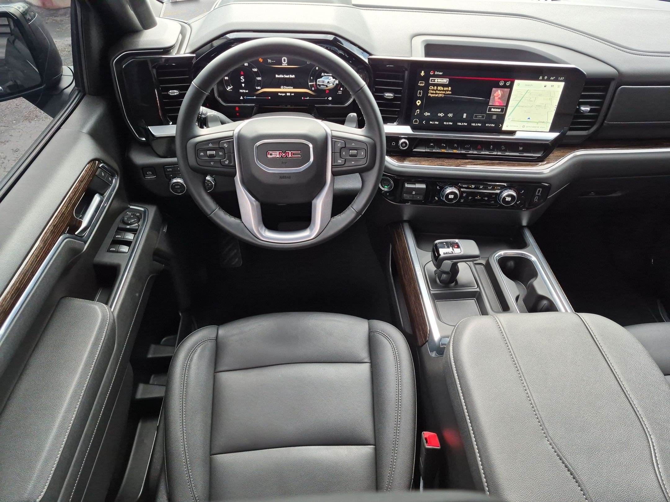 Used 2026 Onyx Black GMC Elevation image 29