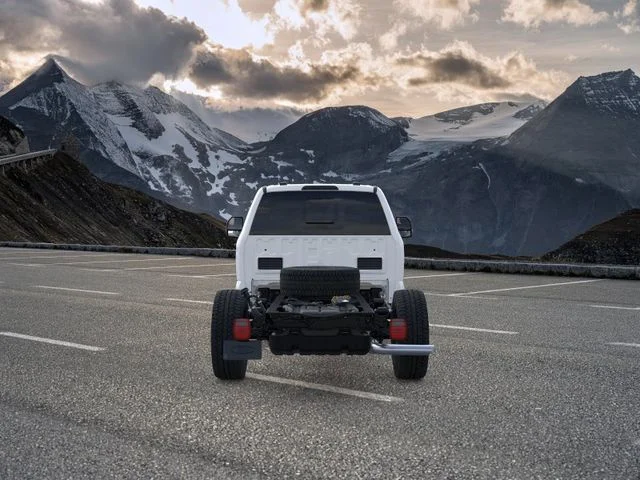 New 2026 Oxford White Ford XL image 5