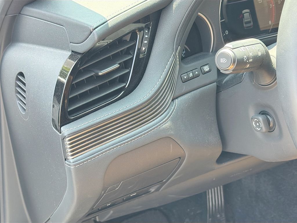 Used 2021 White Lexus 500 Base image 10