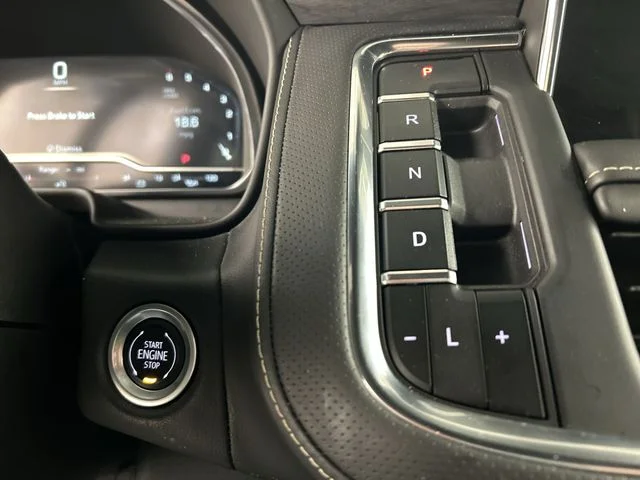Used 2024 White GMC SLT image 10