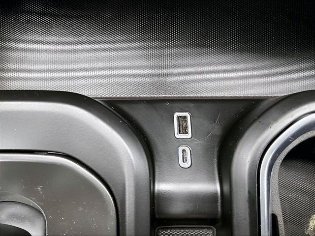 Used 2023 White GMC Denali image 28