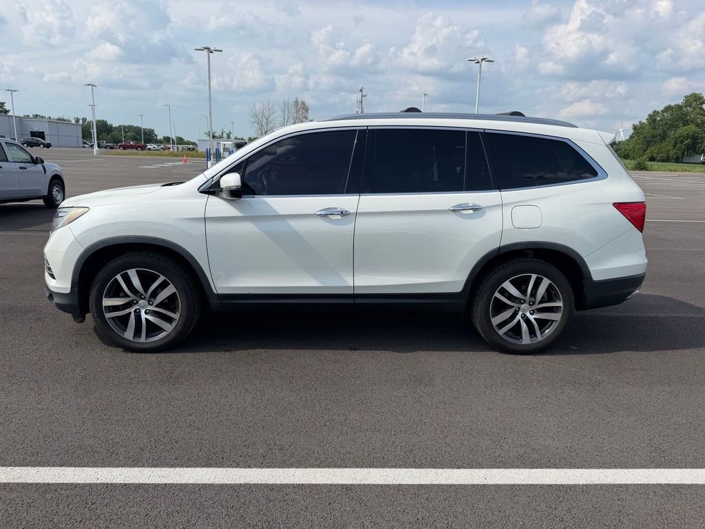 Used 2018 White Honda Touring image 8