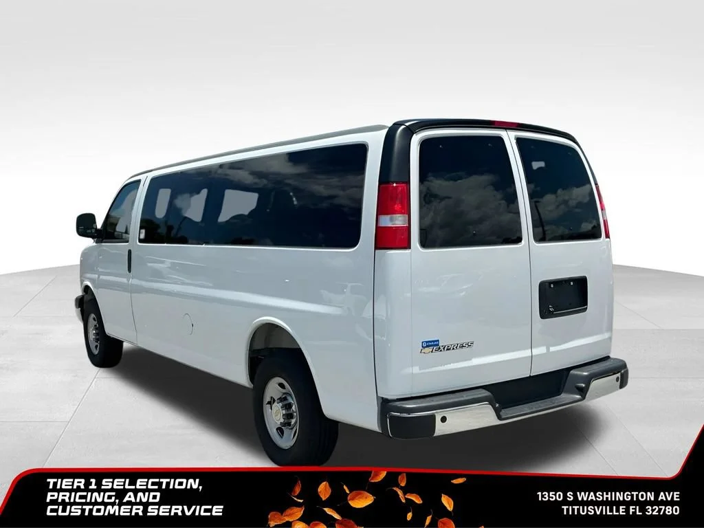 Used 2025 Summit White Chevrolet 1LT image 4