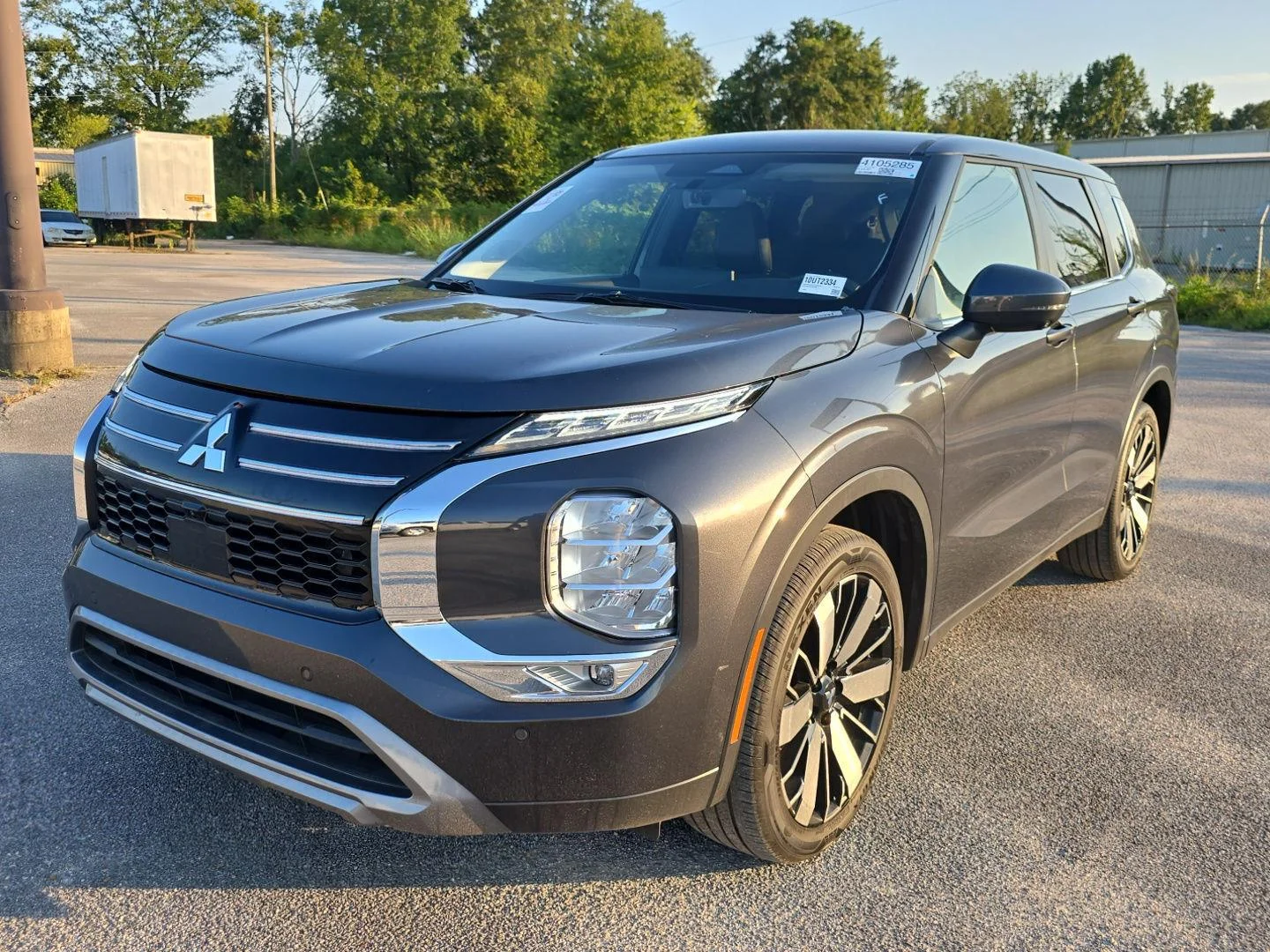 Used 2025  Mitsubishi SE image 9
