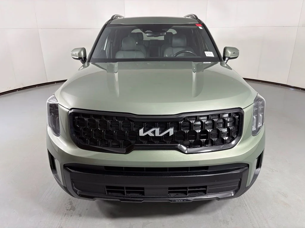 Used 2024 Green Kia EX X-Line image 3