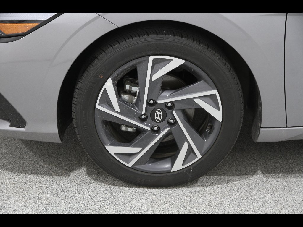 Used 2025 Fluid Metal Metallic Hyundai SEL Sport image 20