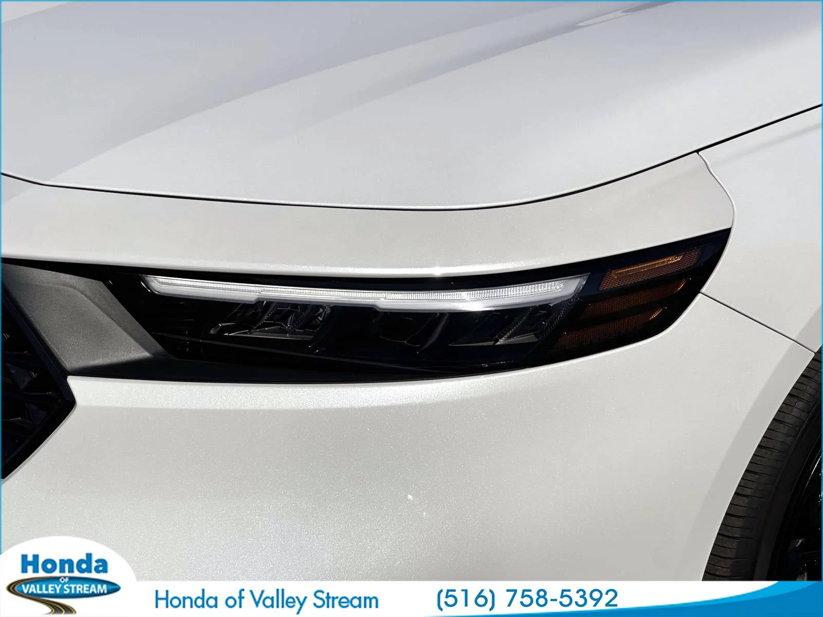 Certified Used 2025 Platinum White Pearl Honda SE image 9