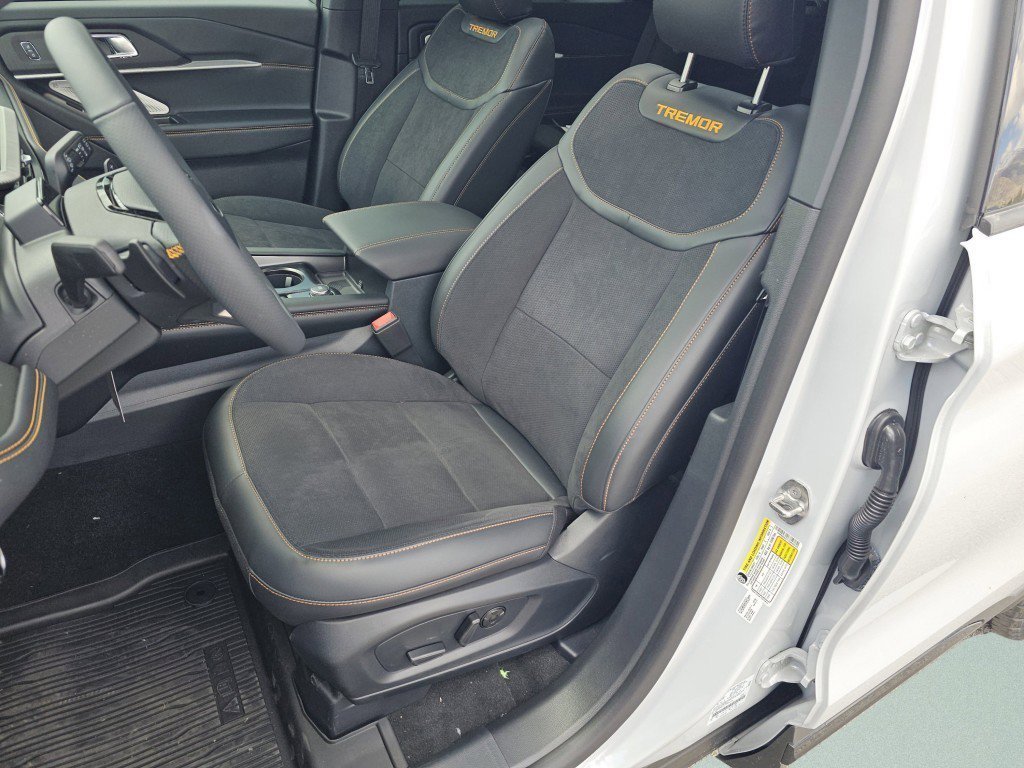 New 2026 Space White Metallic Ford Tremor image 6