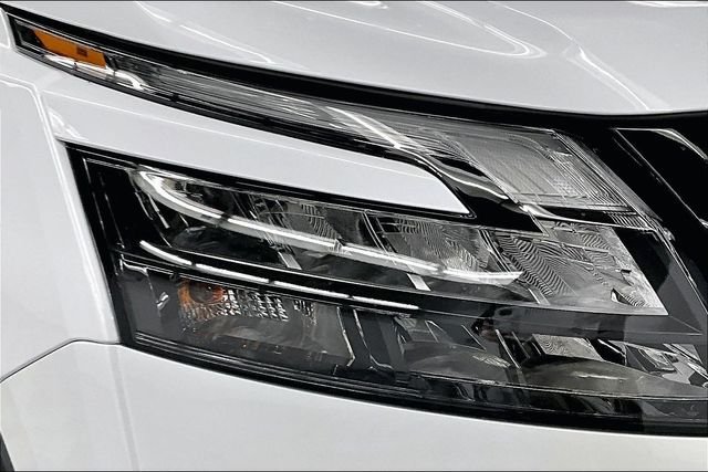 New 2025 Everest White Pearl Tricoat Nissan Platinum image 13