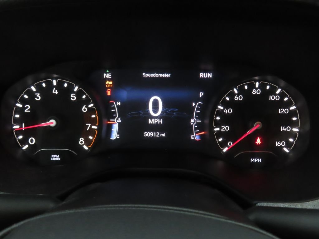 Used 2022 Red Jeep Latitude image 10