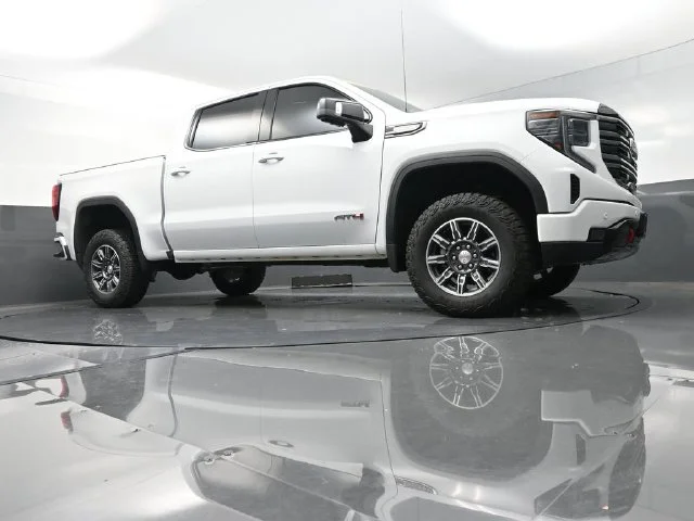 Used 2025 White GMC AT4 image 38