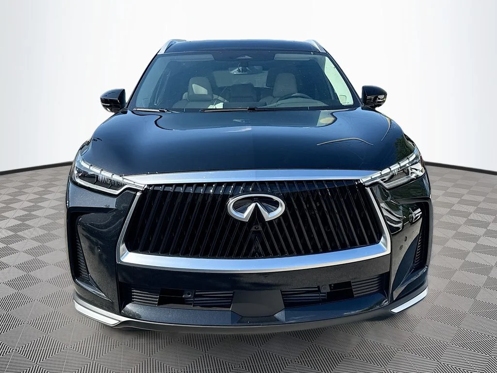 Used 2027 Black INFINITI LUXE image 2