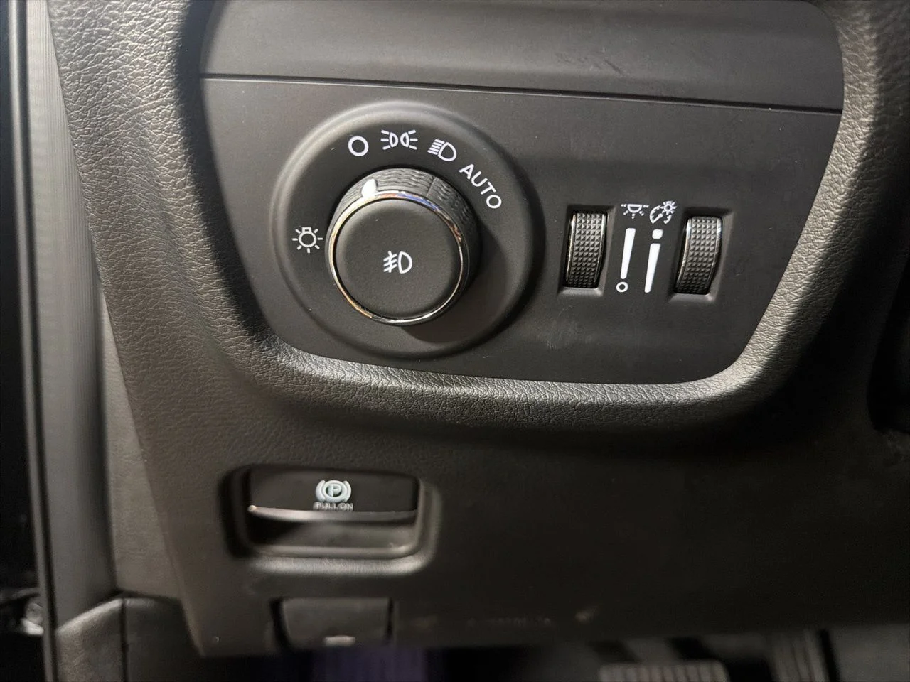 Used 2025 Diamond Black Jeep Summit image 30
