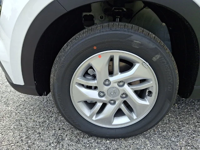 New 2026 White Hyundai SE image 18