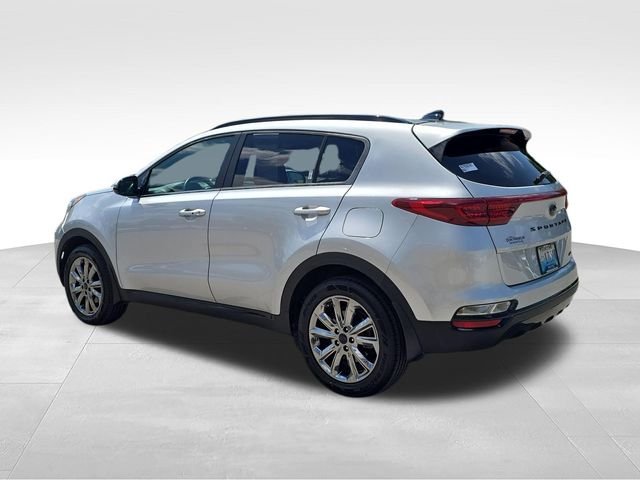 Used 2022 Silver Kia Nightfall image 3