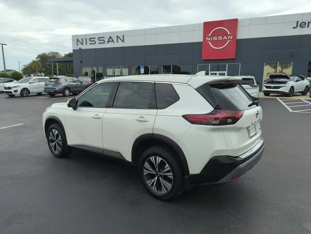 Used 2021 White Nissan SV image 9
