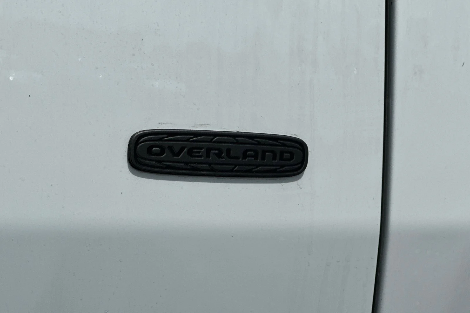 New 2026 Bright White Clear-Coat Exterior Paint Jeep Overland image 27