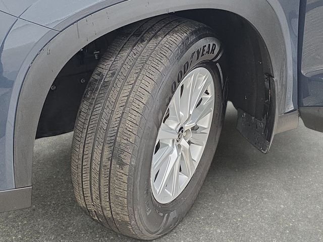 Certified Used 2024 White Toyota XLE image 31