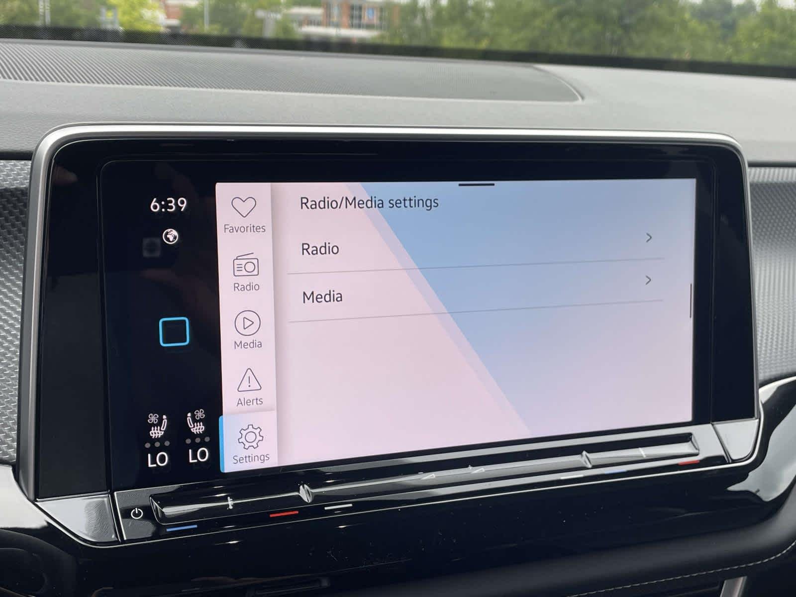 New 2026 R3R3/Blue Volkswagen 2.0T SEL Premium R-Line image 25