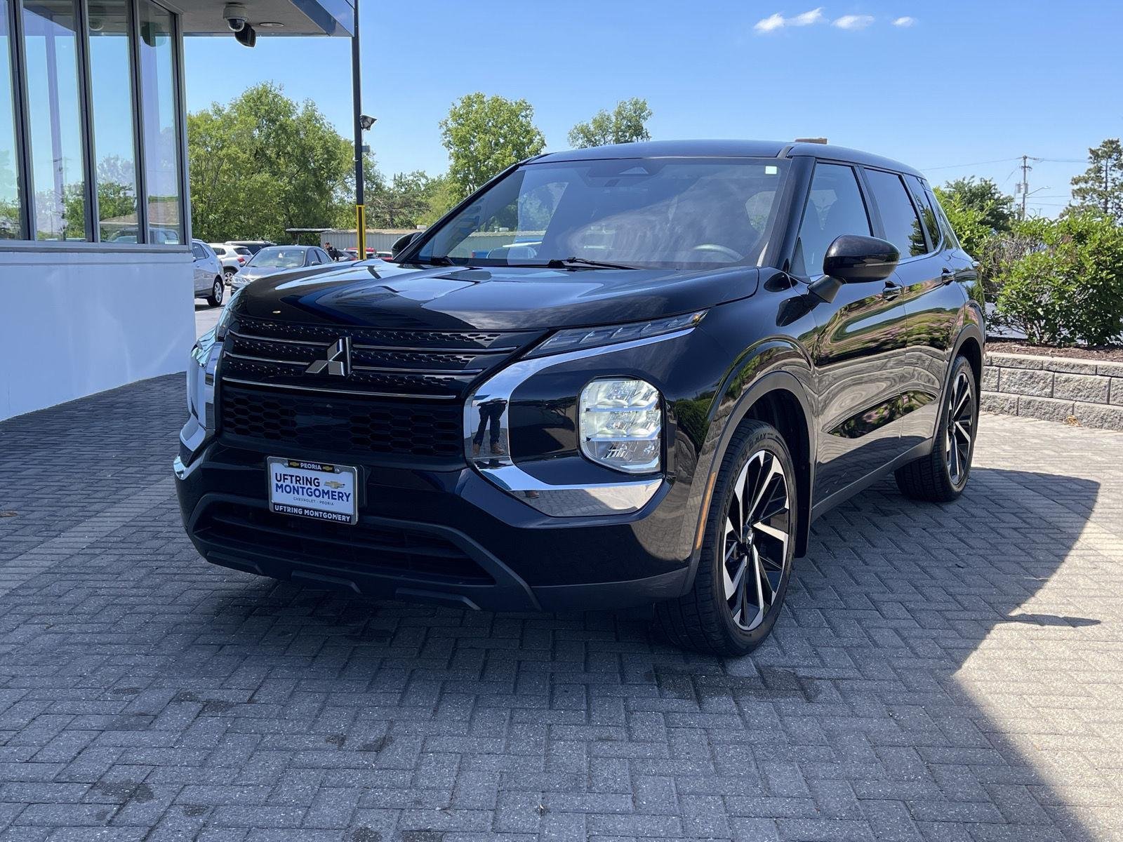 2022 Mitsubishi Outlander ES 2WD's photo