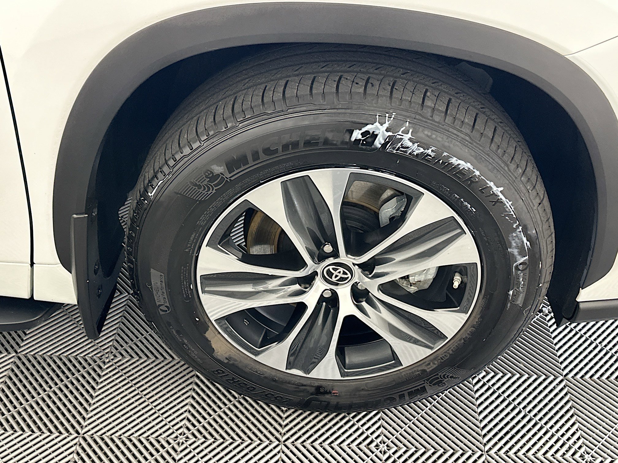 Certified Used 2025 Pearl Toyota XLE image 11