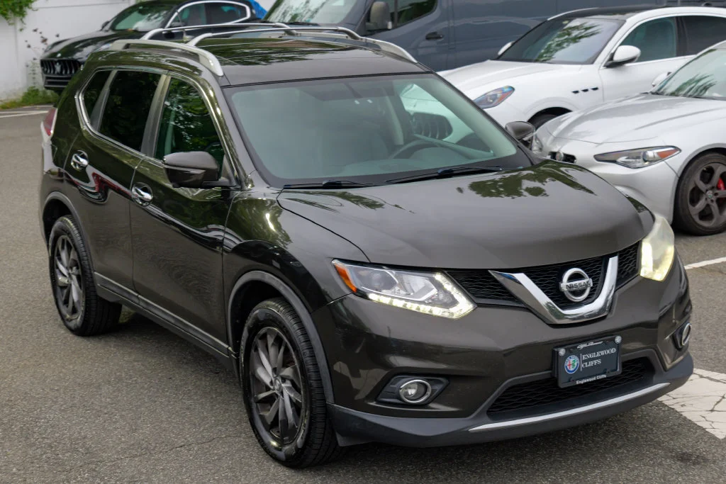 Used 2015 Midnight Jade Nissan SL image 9