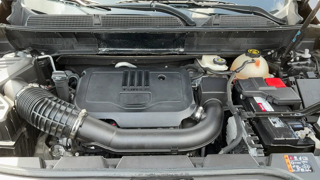 Used 2022 EBONY TWILIGHT METALLIC GMC SLE image 25