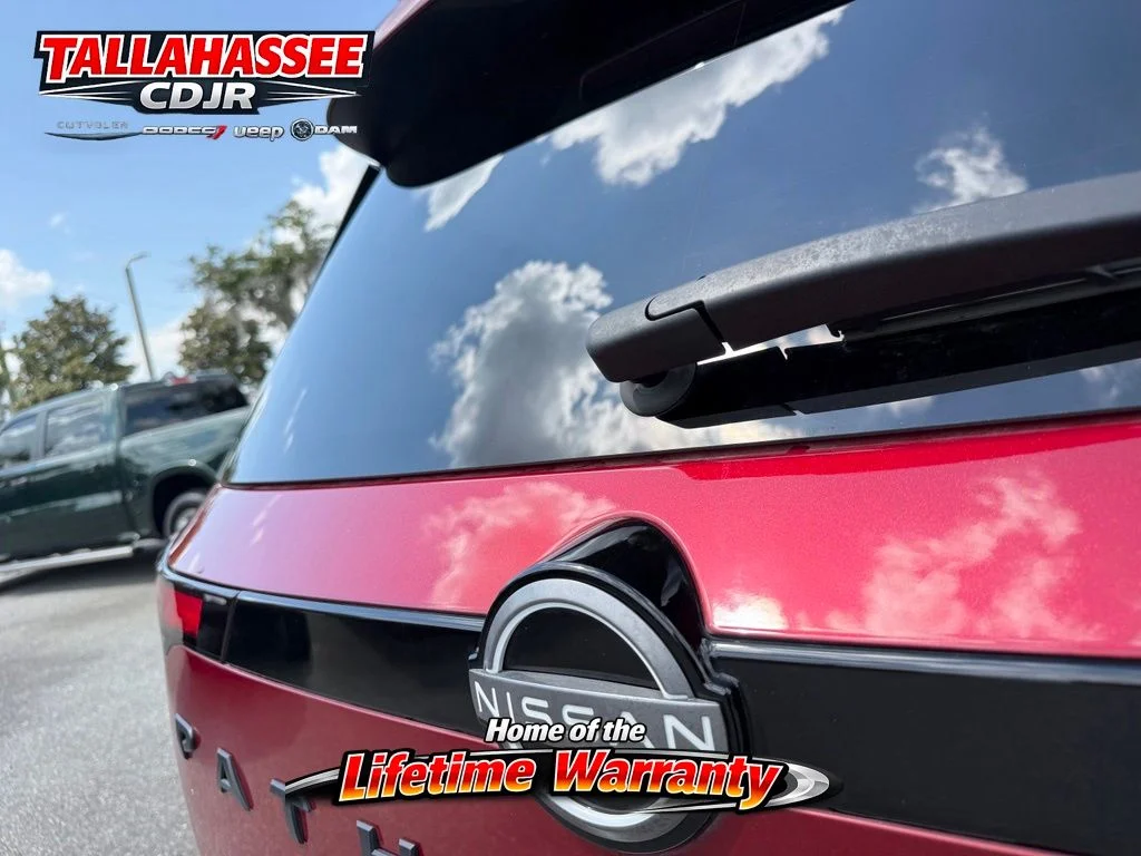 Used 2023 Scarlet Nissan SL image 5