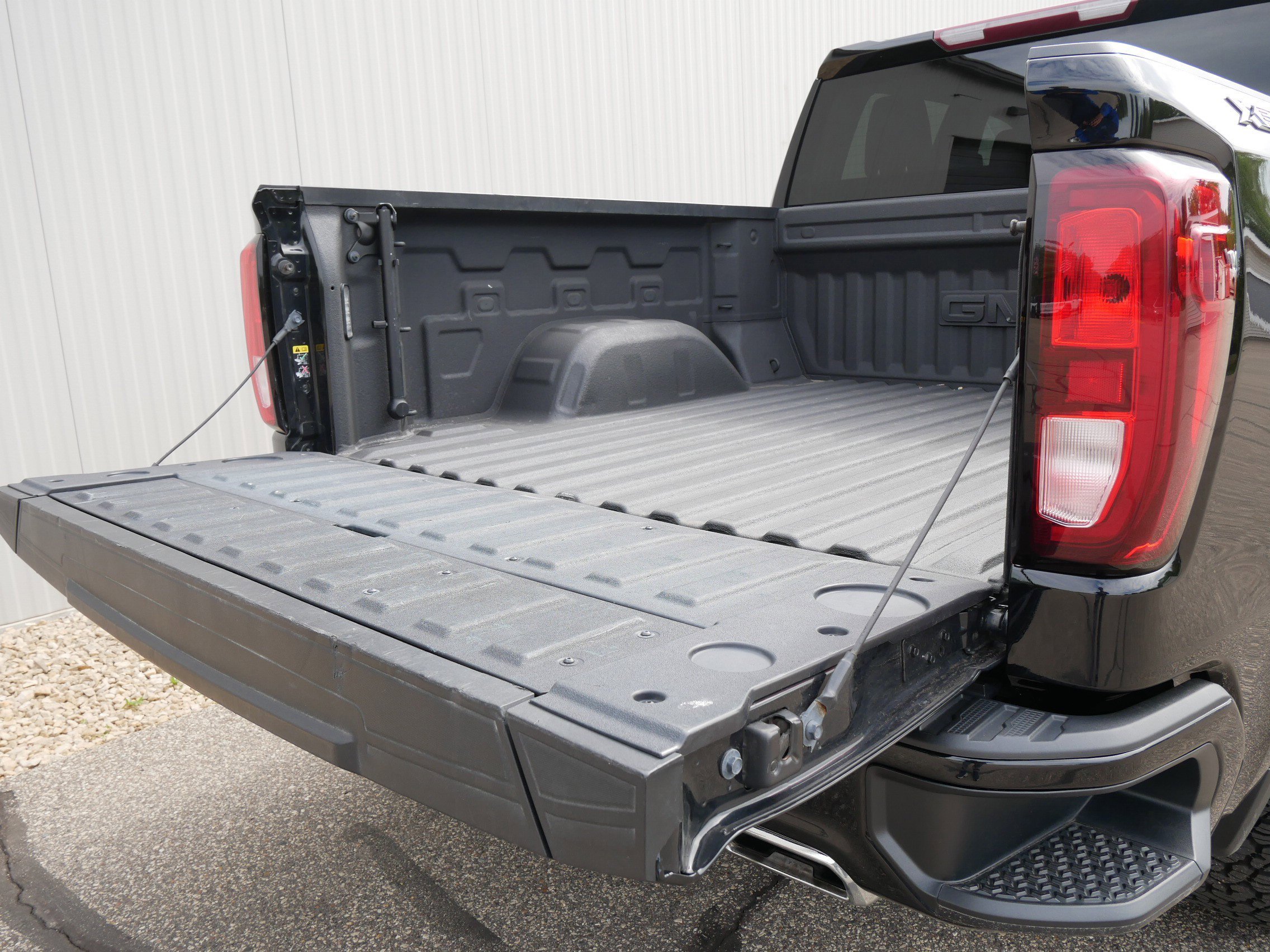 Used 2021 Onyx Black GMC Elevation image 12