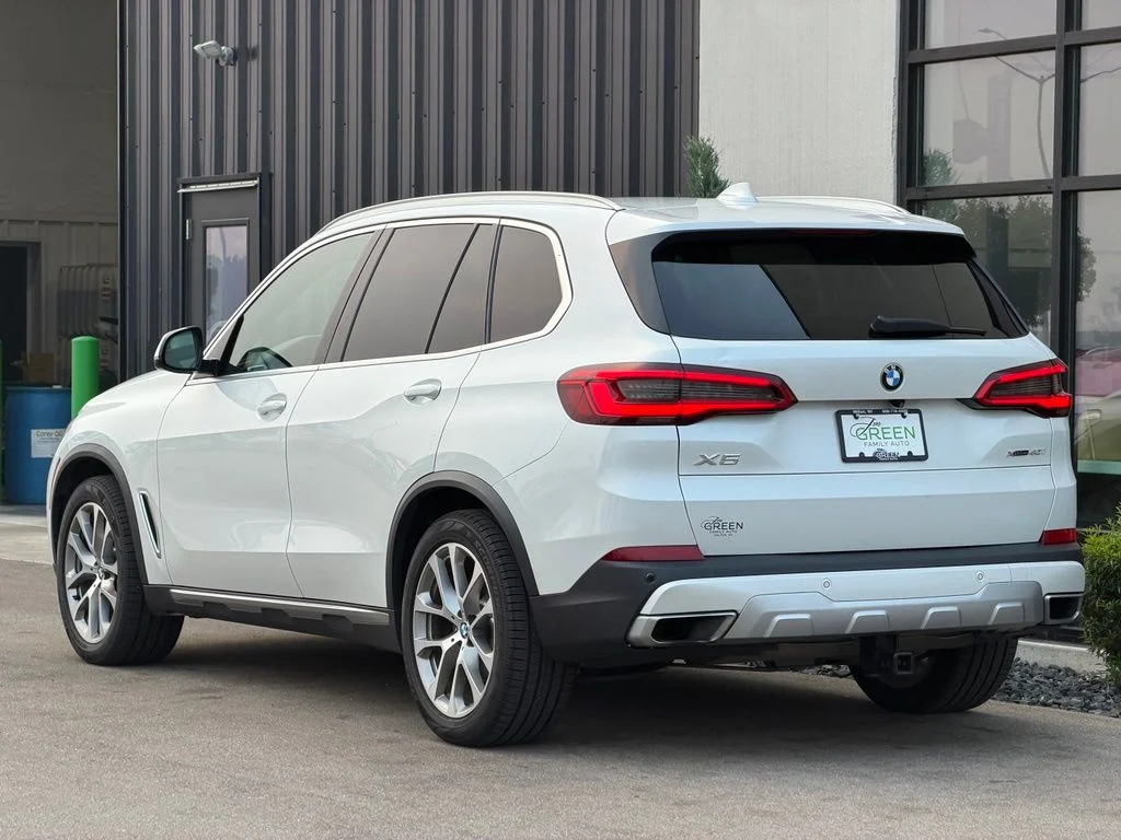 Used 2019 White BMW xDrive40i image 3