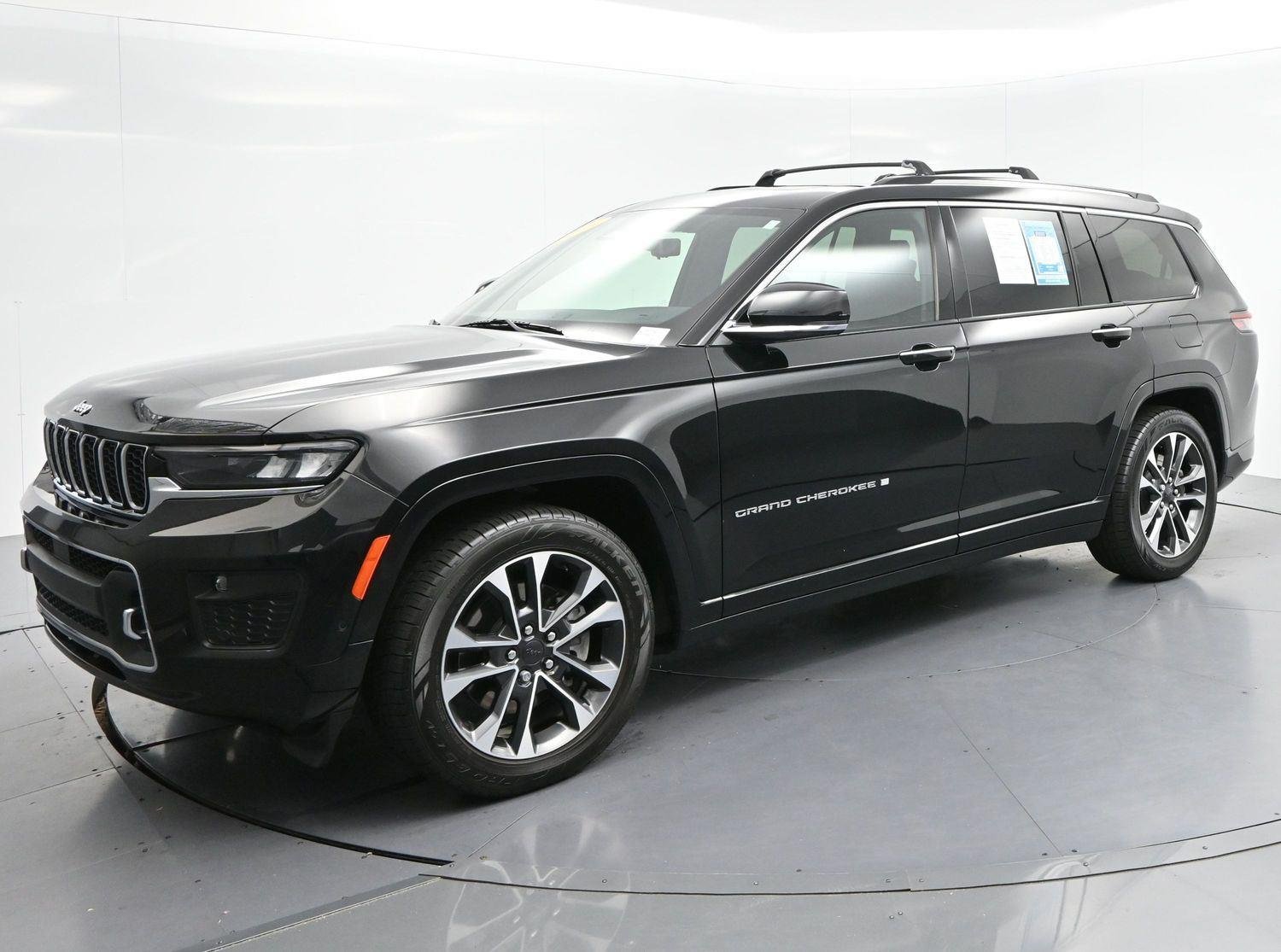Used 2023 Diamond Black Crystal Pearlcoat Jeep Overland image 3