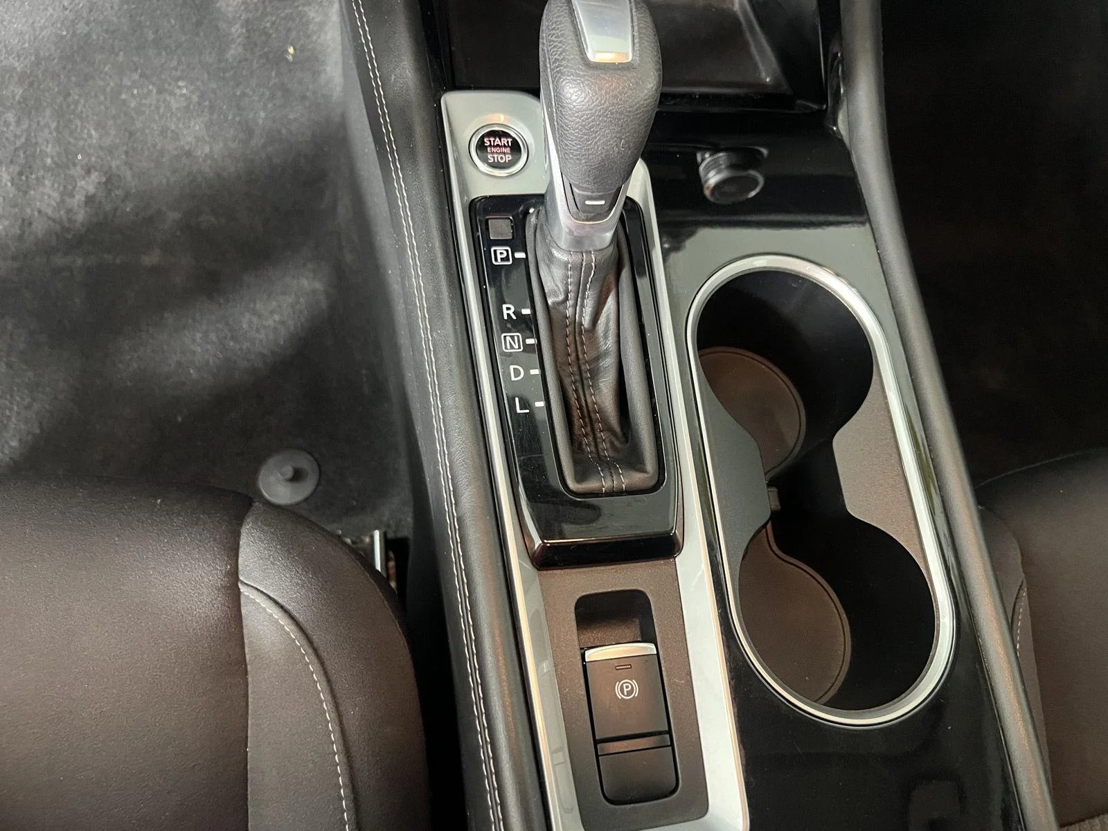 Used 2023 Gun Metallic Nissan 2.5 SV image 24
