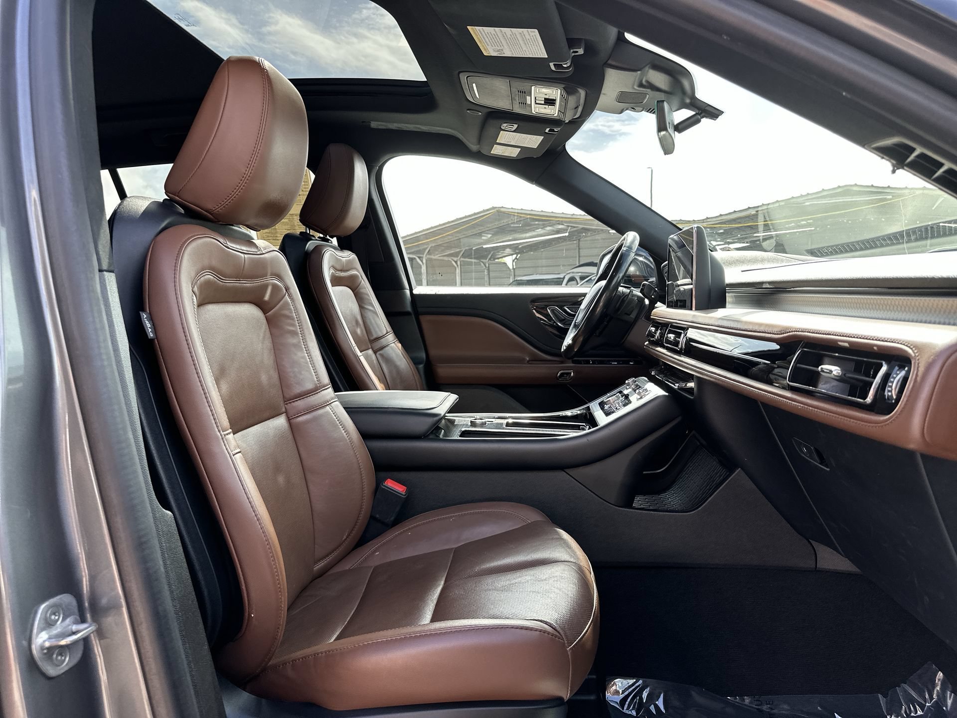 Used 2022 Gray Metallic Lincoln Grand Touring image 26