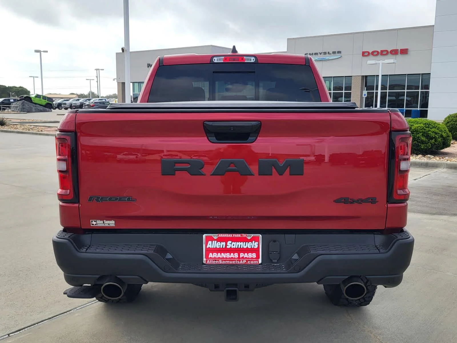 New 2026 Molten Red Pearlcoat Ram Rebel image 4