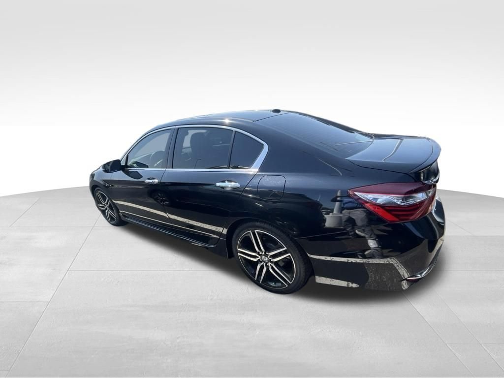Used 2016 Black Honda Touring image 21