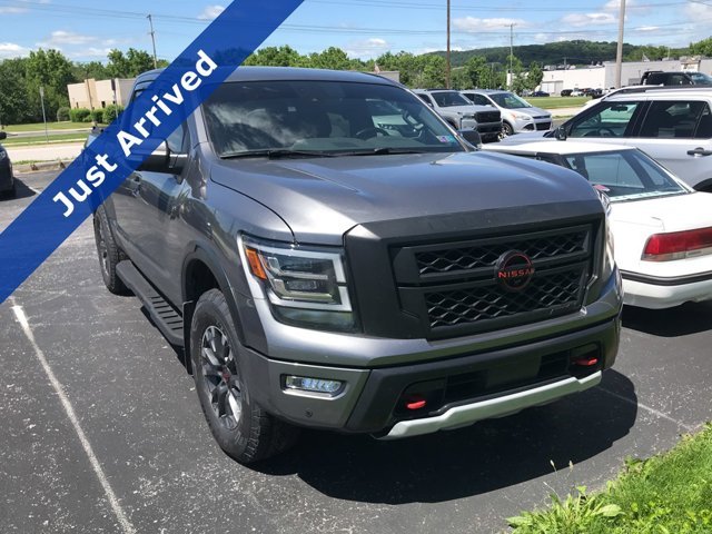 2023 Nissan Titan PRO-4X 4X4 Crew Cab's photo