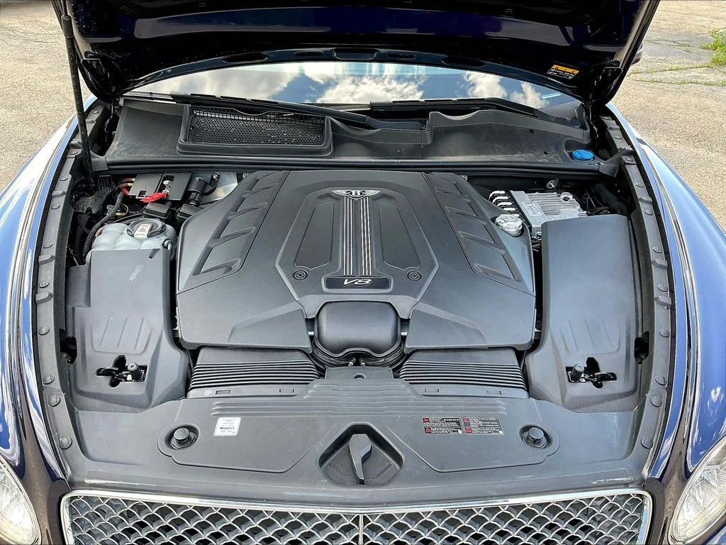 Used 2021  Bentley V8 image 30