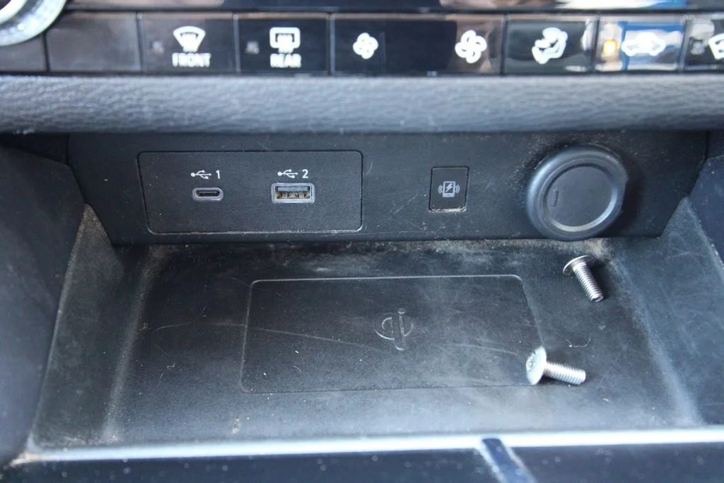 Used 2024  Mitsubishi SE image 29